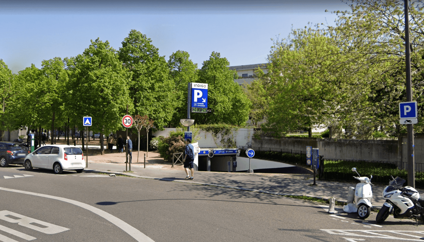 Photo of the INDIGO Citroën Cevennes car park in Paris
